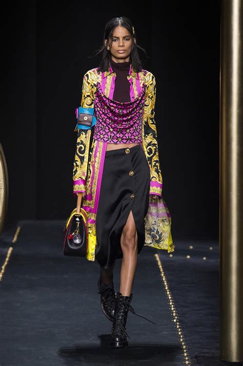 versace campaign fw 2019|VERSACE FALL WINTER 2019 WOMEN'S COLLECTION .